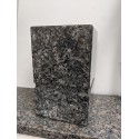 Urne en granit carré bleu perle avec check, tout poli